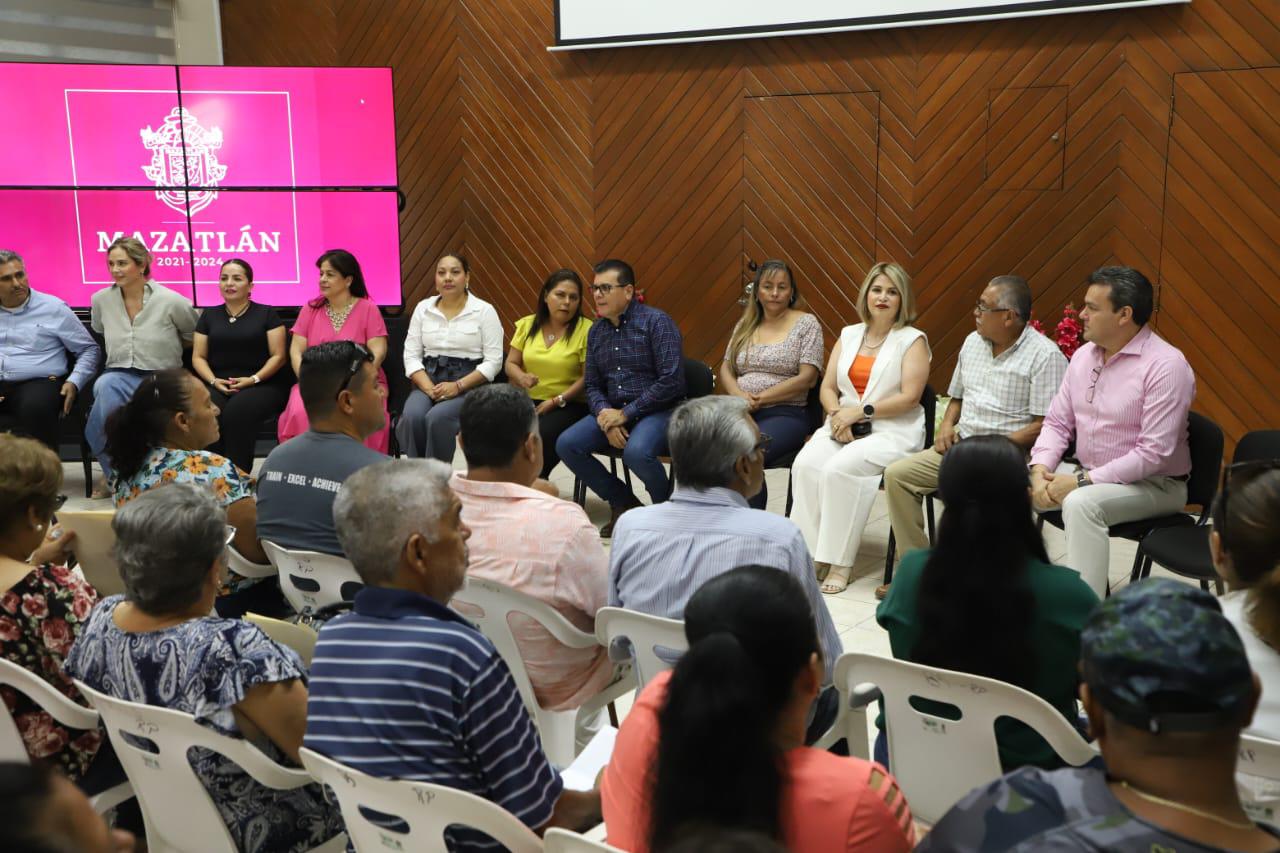 $!Dan certeza jurídica a 103 familias de Mazatlán al entregarles escrituras de sus viviendas