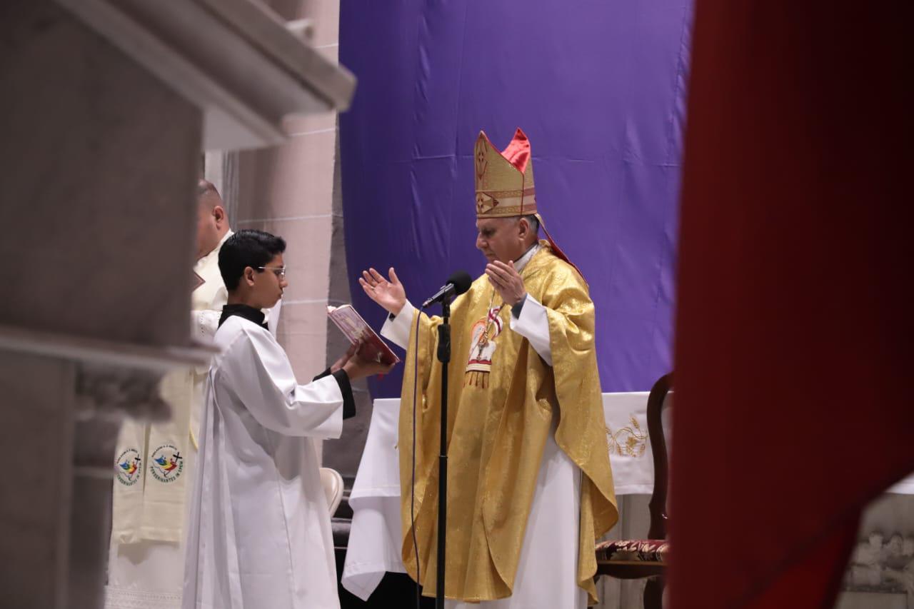 $!Llaman en la Vigilia Pascual en Mazatlán a vivir con generosidad, fe y esperanza renovada