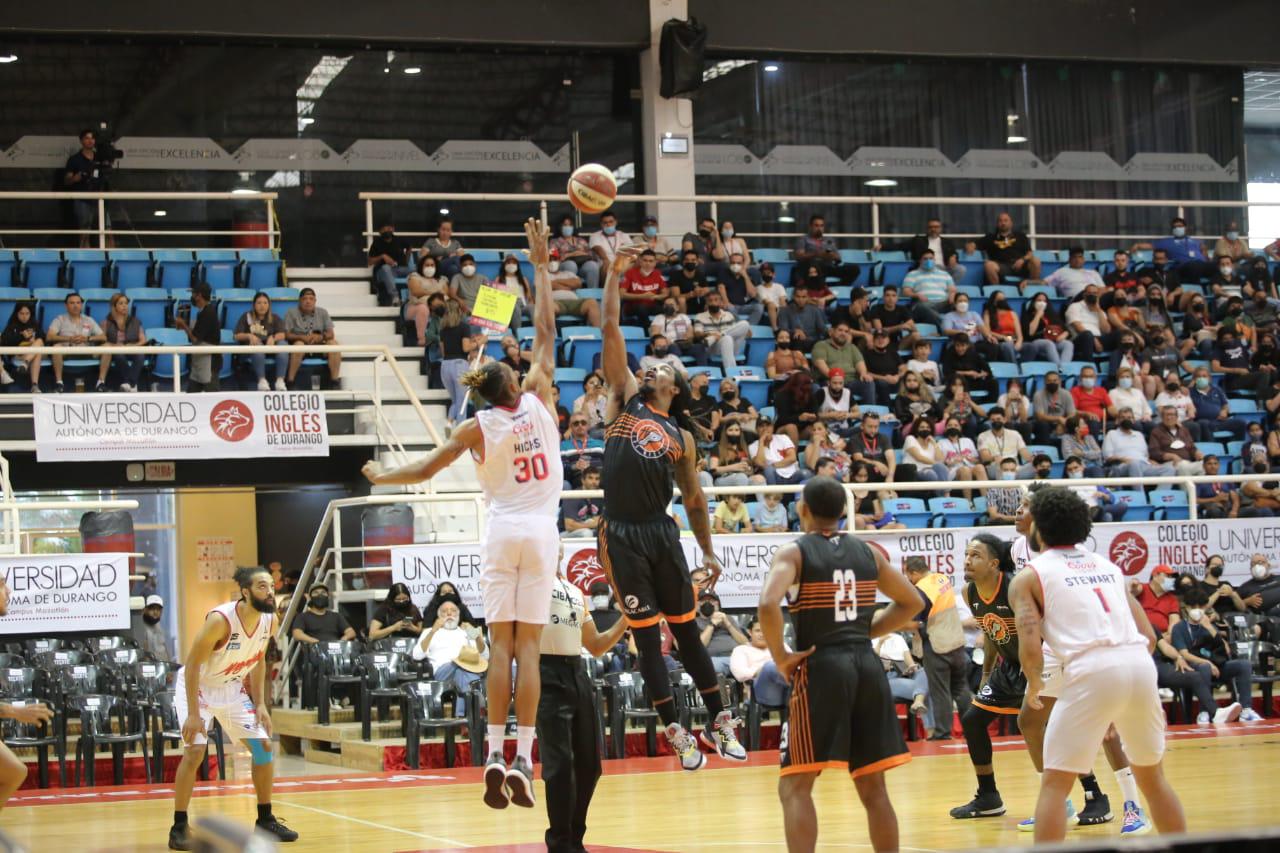 $!Venados Basketball regresa a la senda del triunfo al vencer a Pioneros