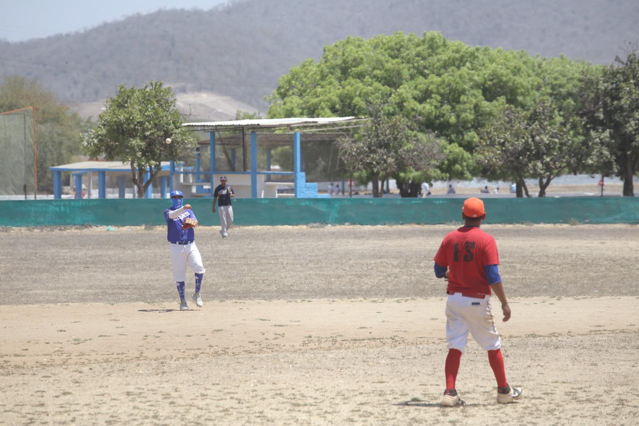 $!Los Barret suman aplastante triunfo en la Liga de Beisbol Máster del Chololos