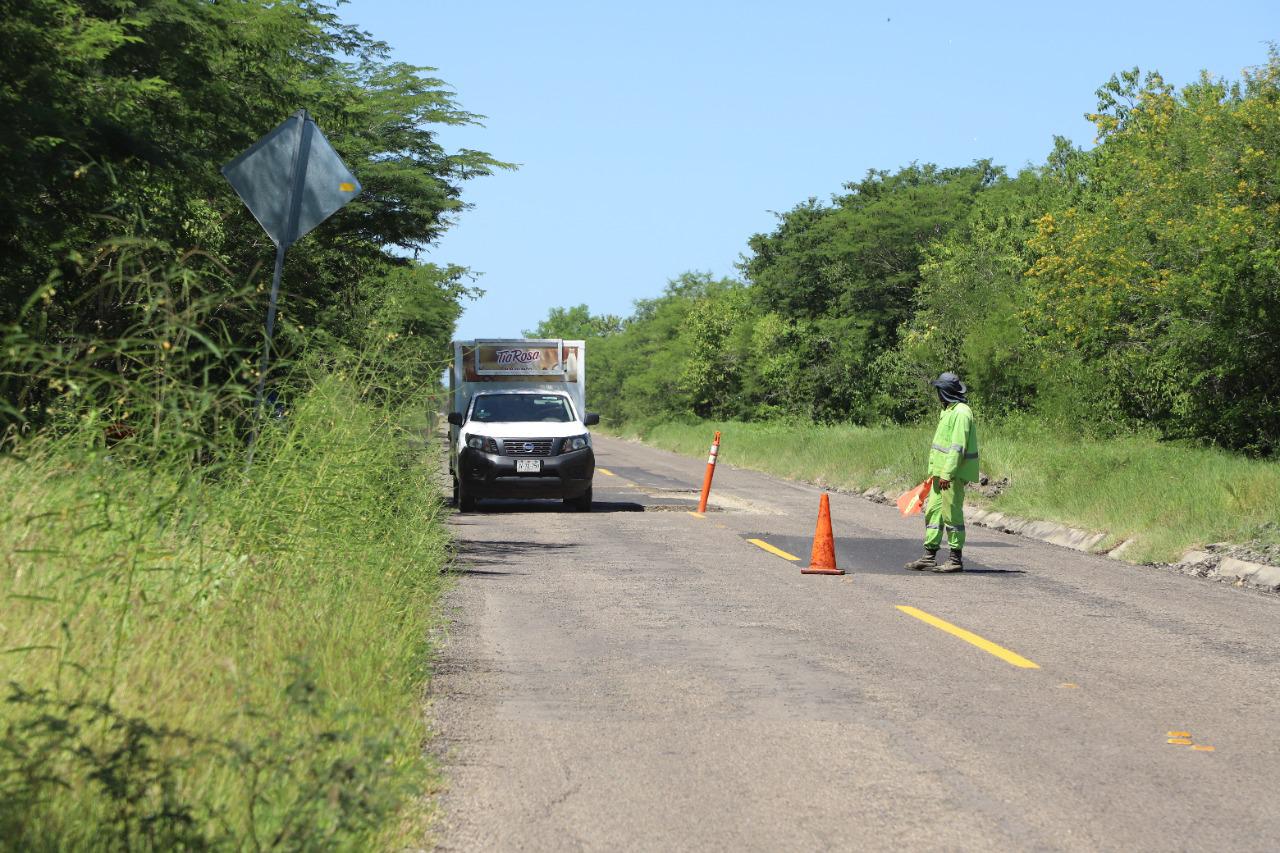 $!Parchan baches de la carretera Mármol-El Quelite