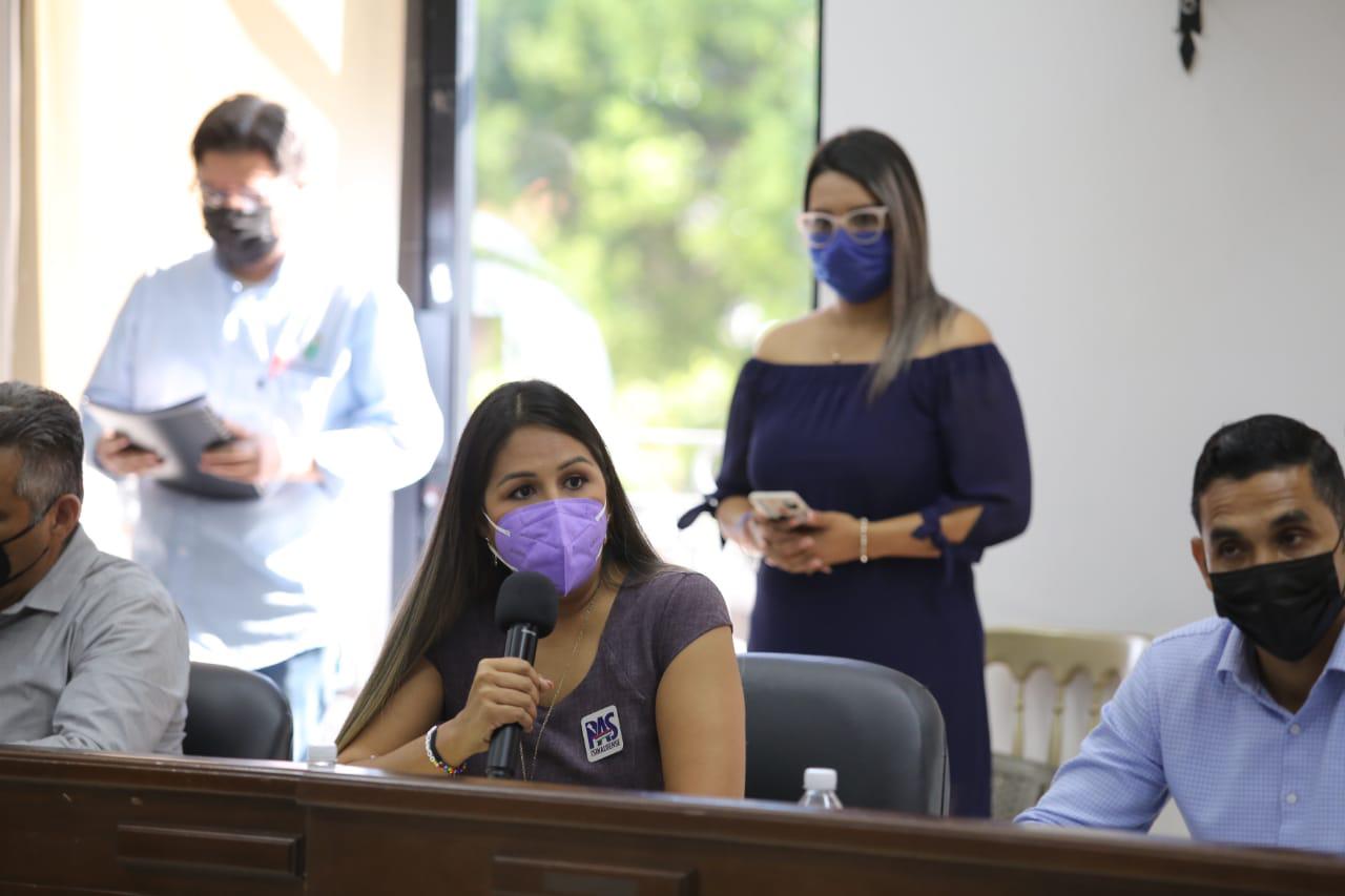 $!Cabildo de Mazatlán inicia con crisis política