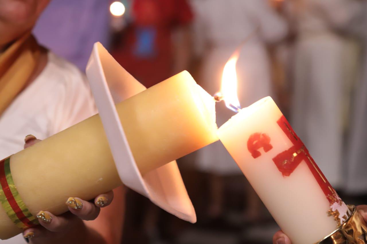 $!Llaman en la Vigilia Pascual en Mazatlán a vivir con generosidad, fe y esperanza renovada