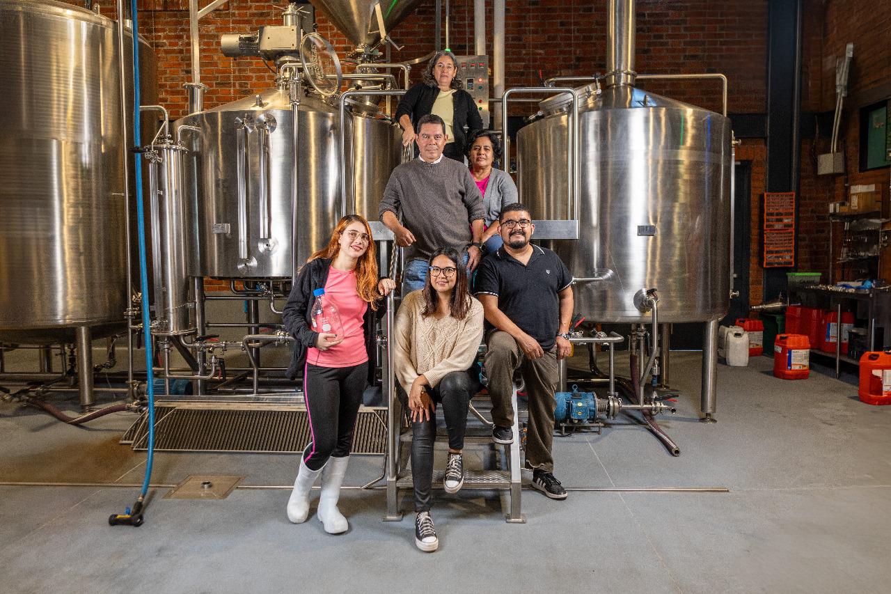$!Científicos sinaloenses transforman residuos de cerveza en alimentos y electricidad