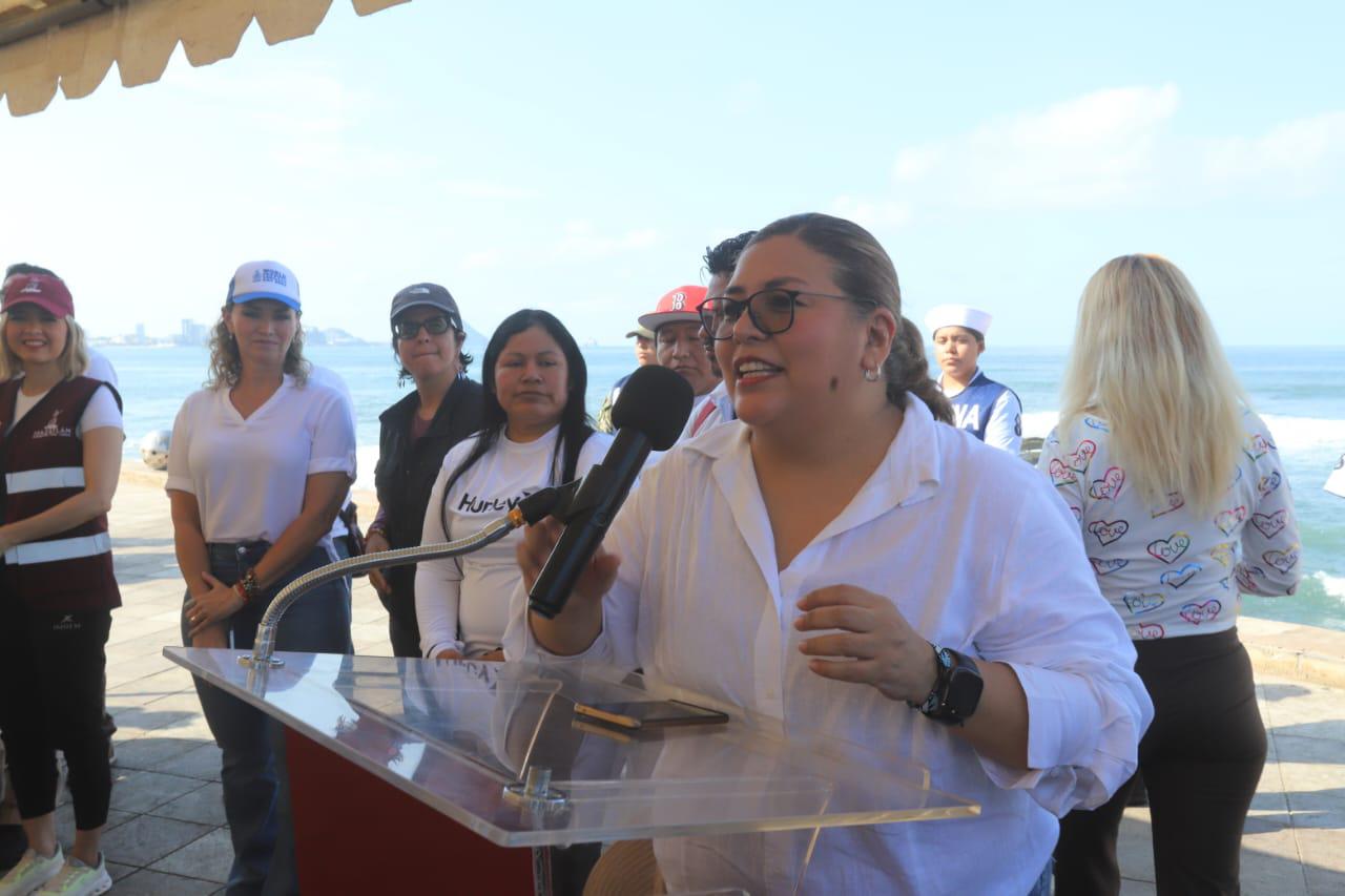$!Dan banderazo de inicio de Jornada de Limpieza de Playas en Mazatlán como parte del Día Mundial del Ambiente
