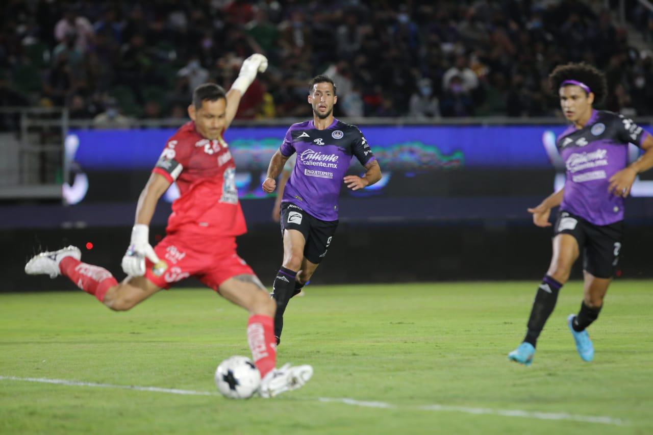 $!Desafortunado debut de Caballero ante León y Mazatlán sigue en el sótano