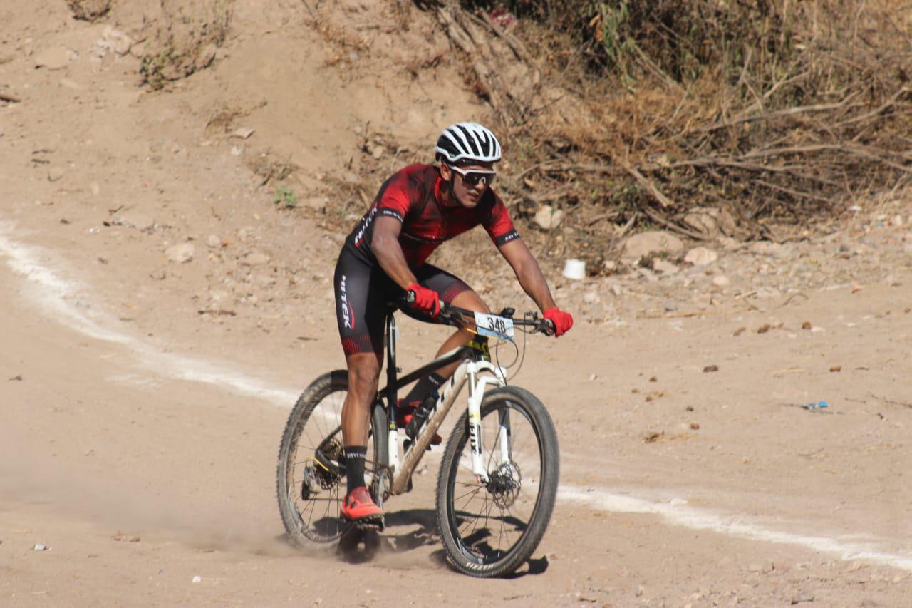 $!Ulises García rompe el viento en Serial MTB en La Noria