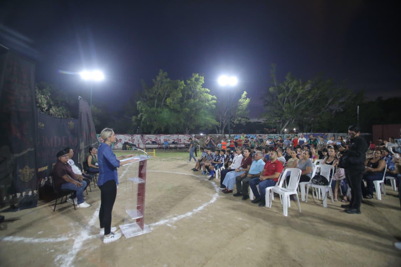 $!Mazatlán refuerza su infraestructura deportiva con nueva iluminación en el campo Las Misiones