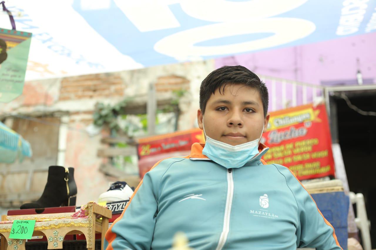 $!¿Le sabes al ajedrez? En Mazatlán, Luis te reta a ganarle una partida en el tianguis de la Juárez