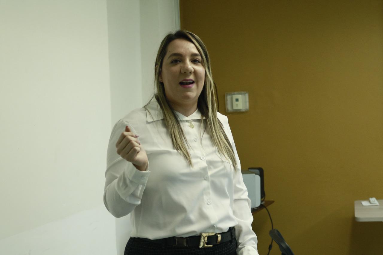 $!La nutrióloga Gabriela Acosta Gastélum brindó un mensaje a los participantes.