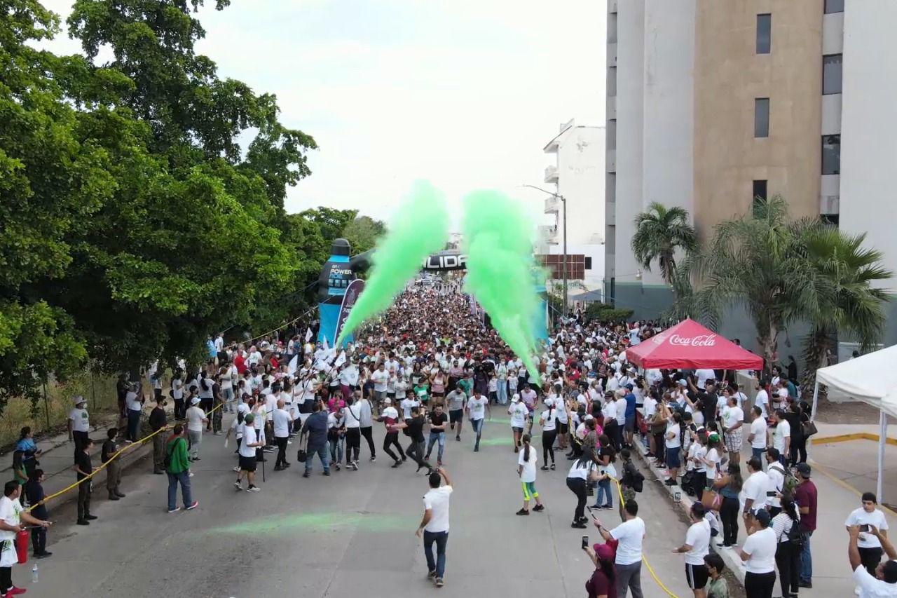 $!Carrera Píntate de Verde reúne a cerca de 20 mil personas en Sinaloa