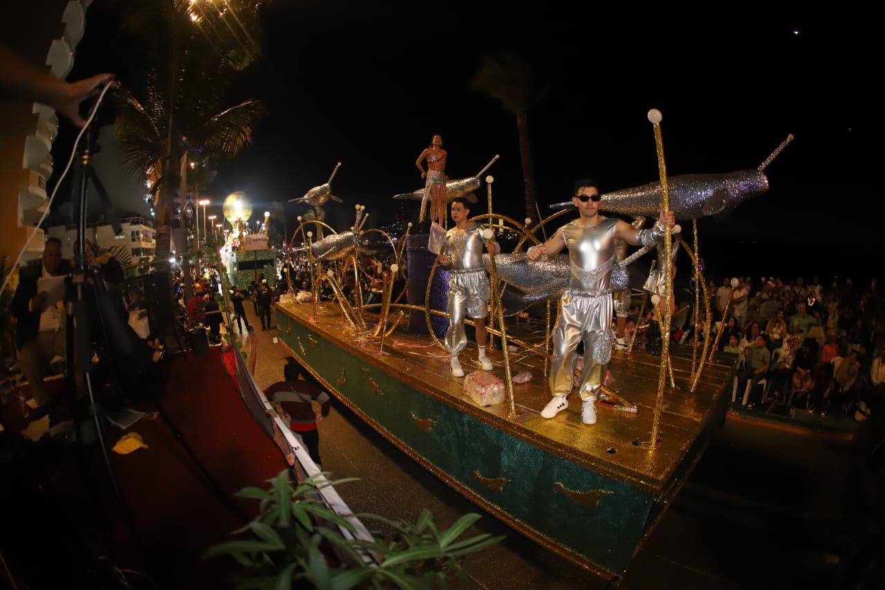 $!Trae desfile del Carnaval de Mazatlán 2025 un momento de paz y diversión a los ciudadanos