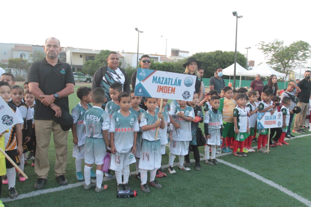$!Inauguran en Mazatlán Campeonato Estatal de Futbol Chupones
