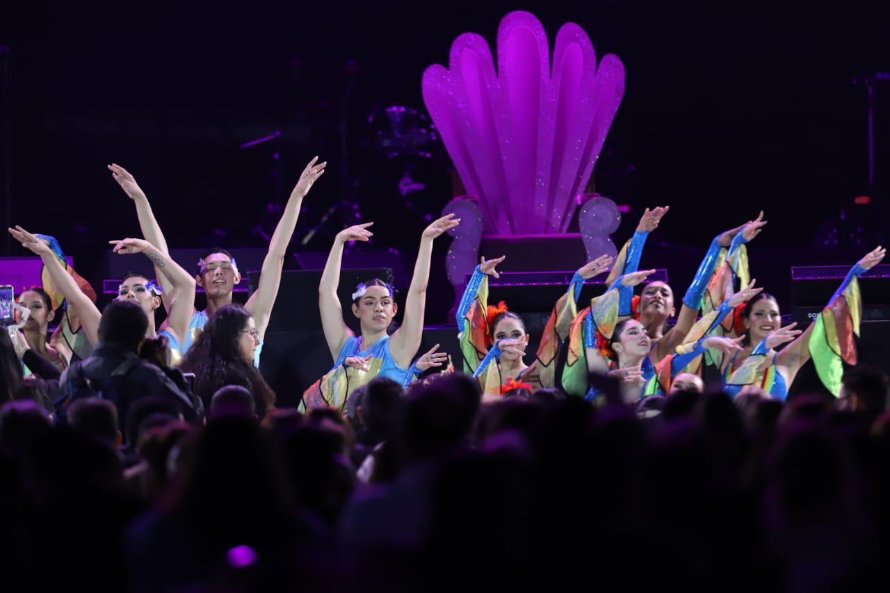 $!Coronan a Ángela I como Reina Infantil y a Ximena II, Reina de la Poesía del Carnaval de Mazatlán 2025