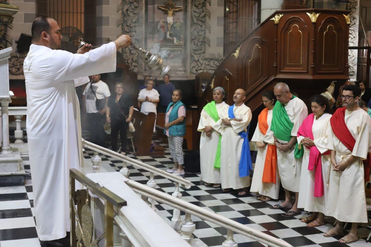 $!Conmemoran la Sagrada Eucaristía en la Cena del Señor y el lavatorio de los pies