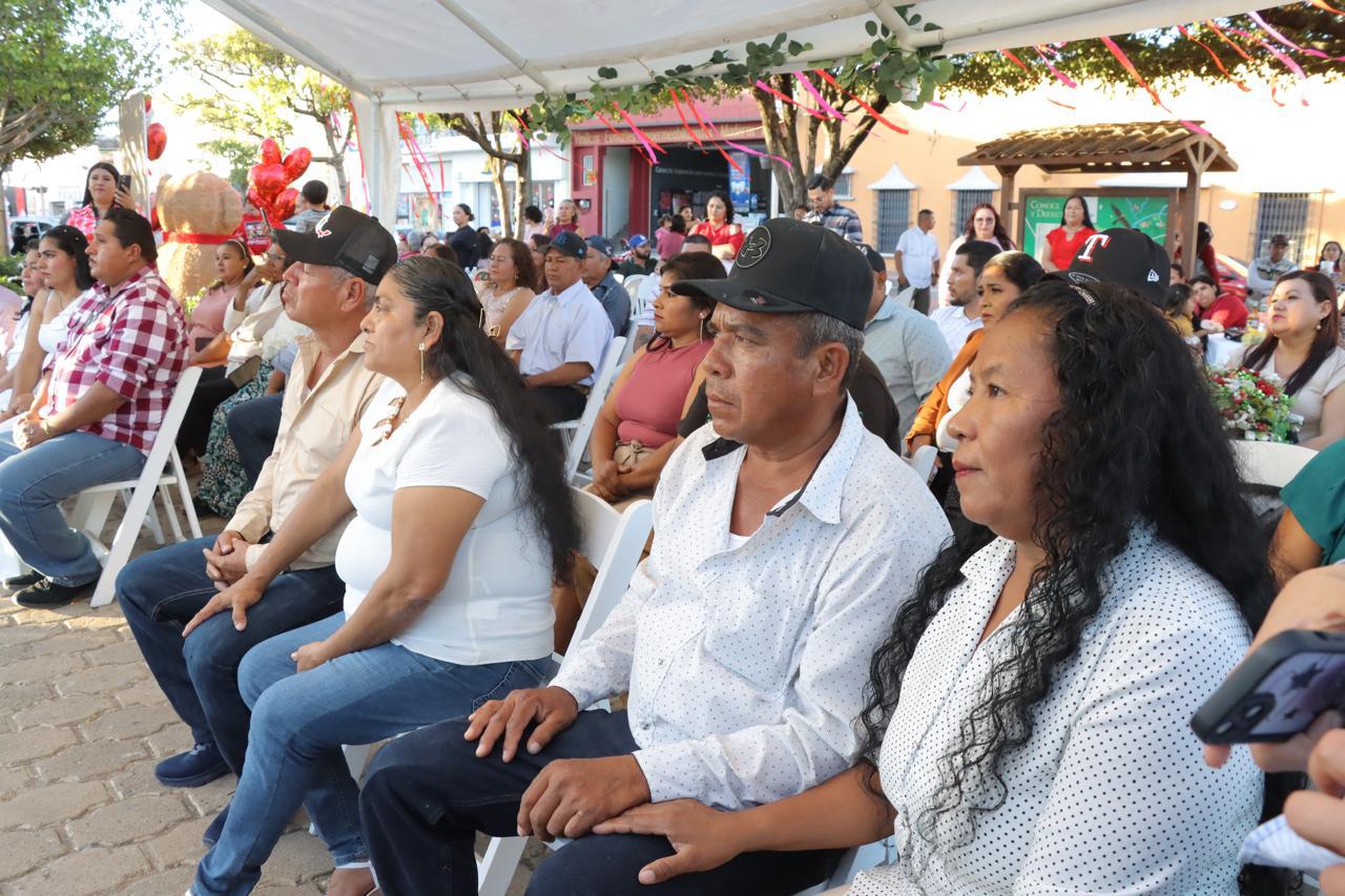 $!Se unen 14 parejas en boda colectiva en Rosario