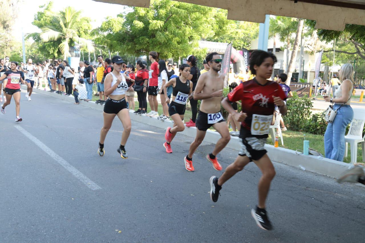 $!Dinastía Labrador hace de las suyas en Carrera del Día del Abogado