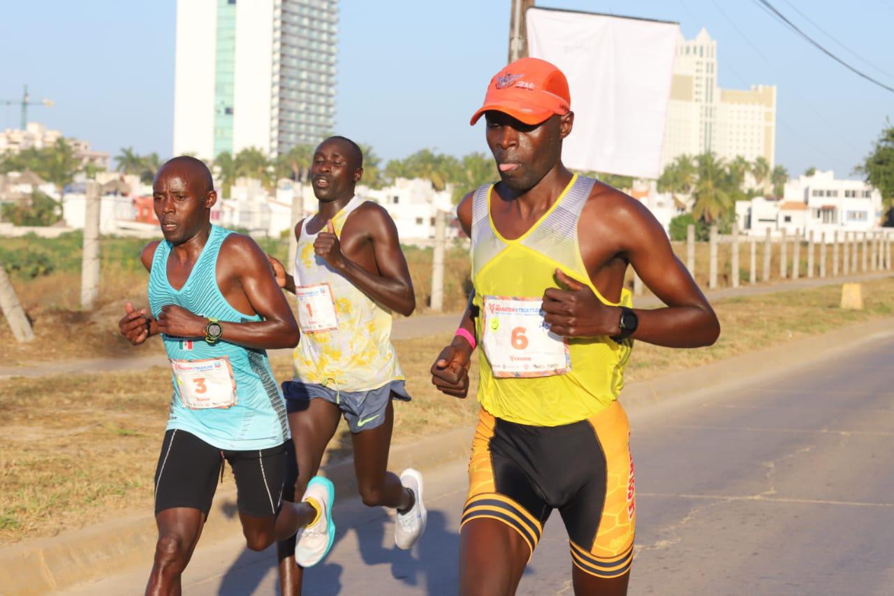 $!Keniata Geoffrey Kenisi Bundi se consagra campeón en los 42K del Gran Maratón Pacífico