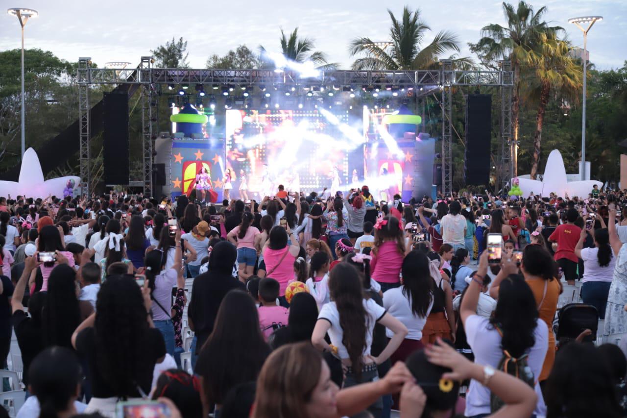$!Tatiana llena de magia y música el Parque Central en festejo del Día del Niño