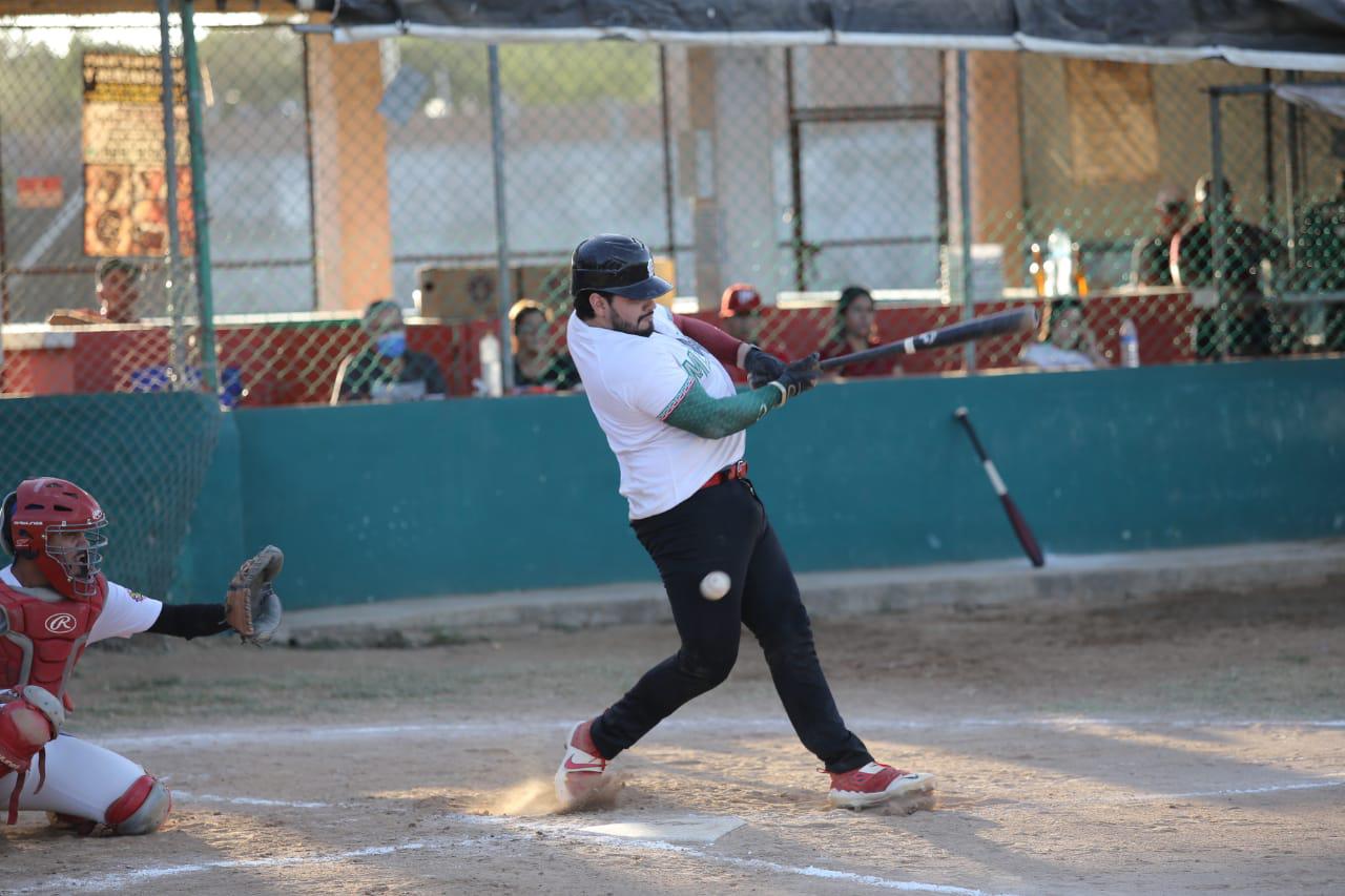 $!Amigos del Maca se corona campeón de la Liga de Meseros al Bat