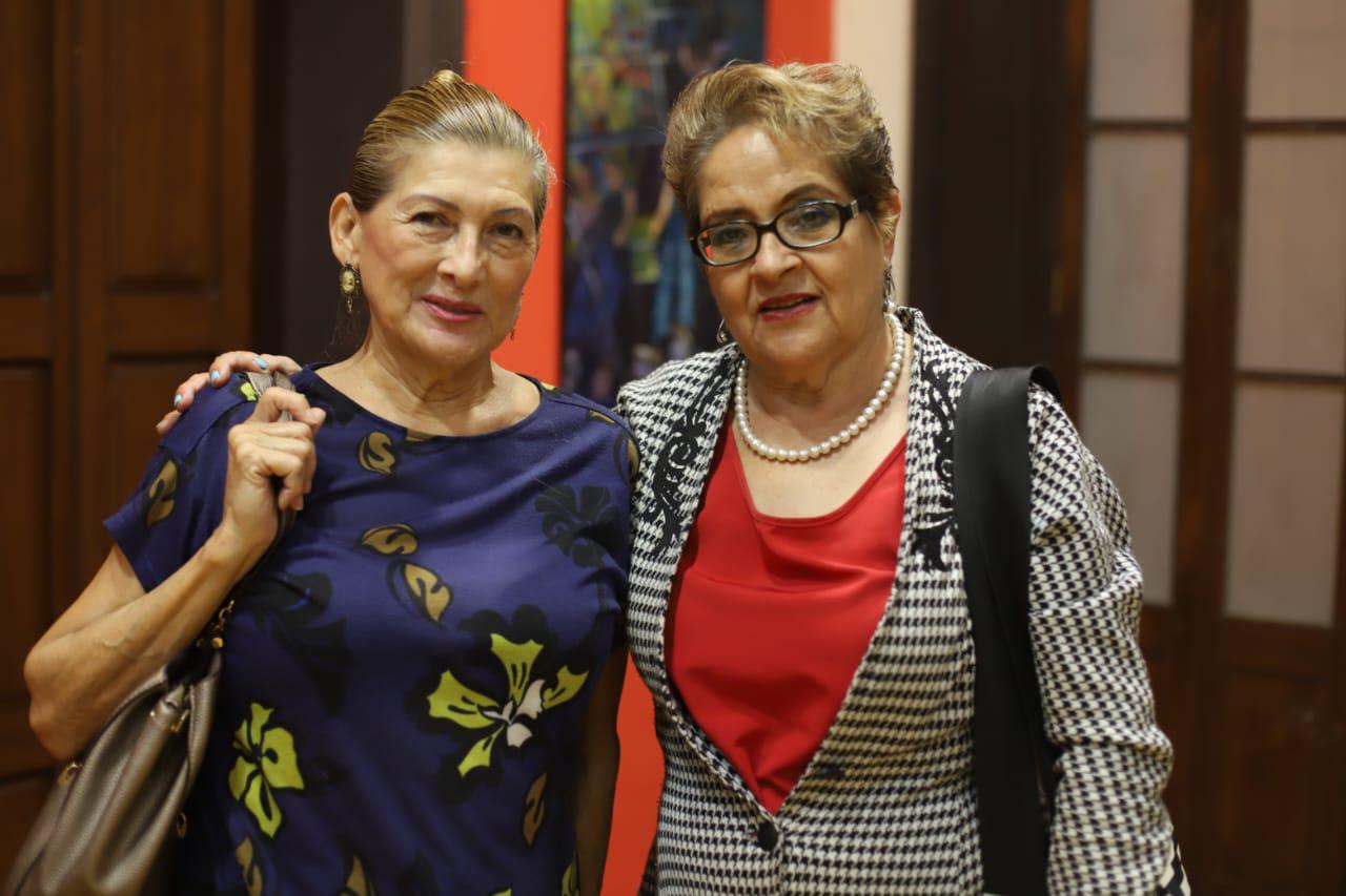 $!María de Lourdes Segura y Rosa María Loustaunau.