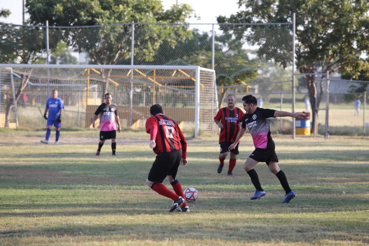 $!IMSS-Umepa sella importante resultado en Futbol Intermédicos