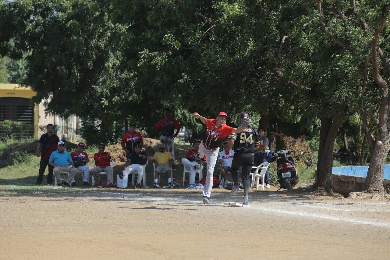 $!Mazver Bienes Raíces iguala la serie por el pase a semifinal de la Liga ZC del Polluelos