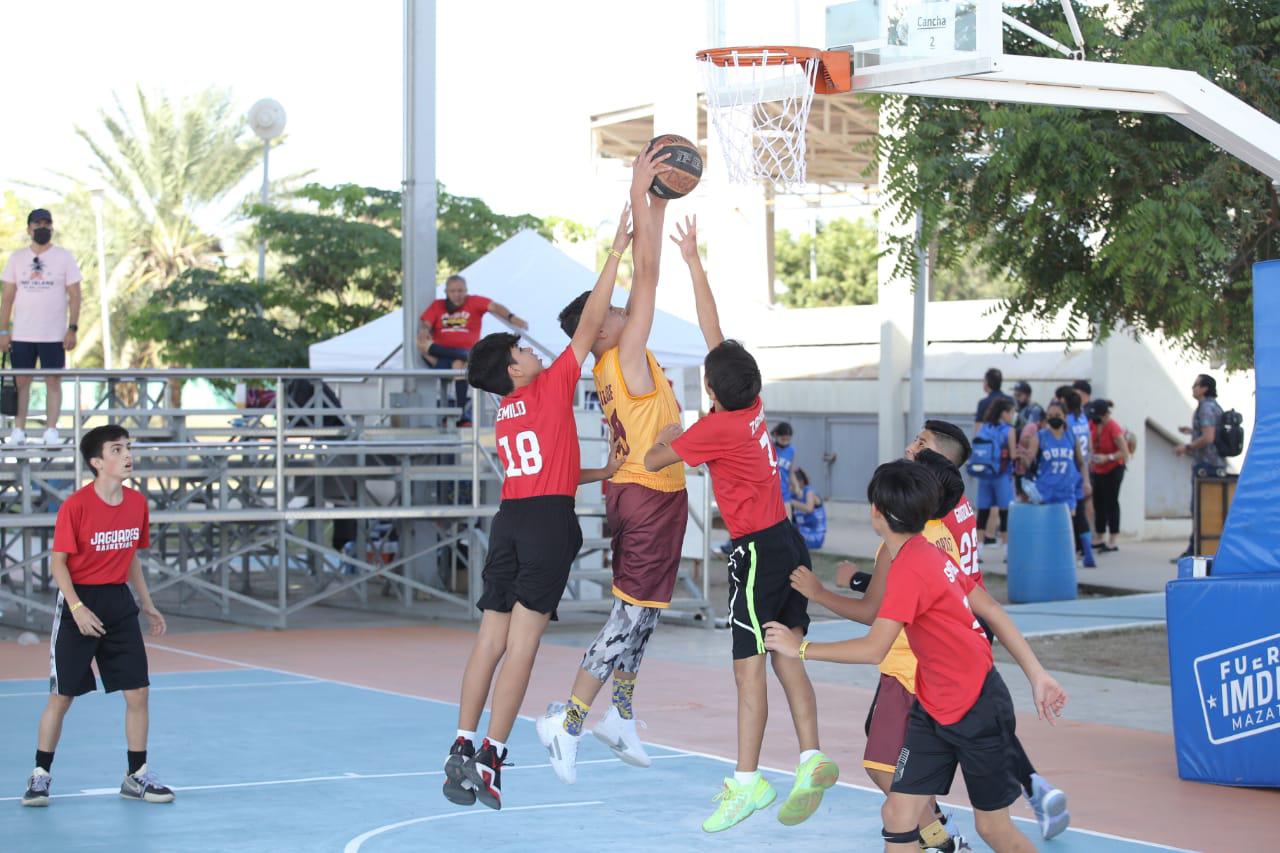 $!Sun Devils ‘quema’ a Jaguares en la Copa de Basquetbol Mazatlán