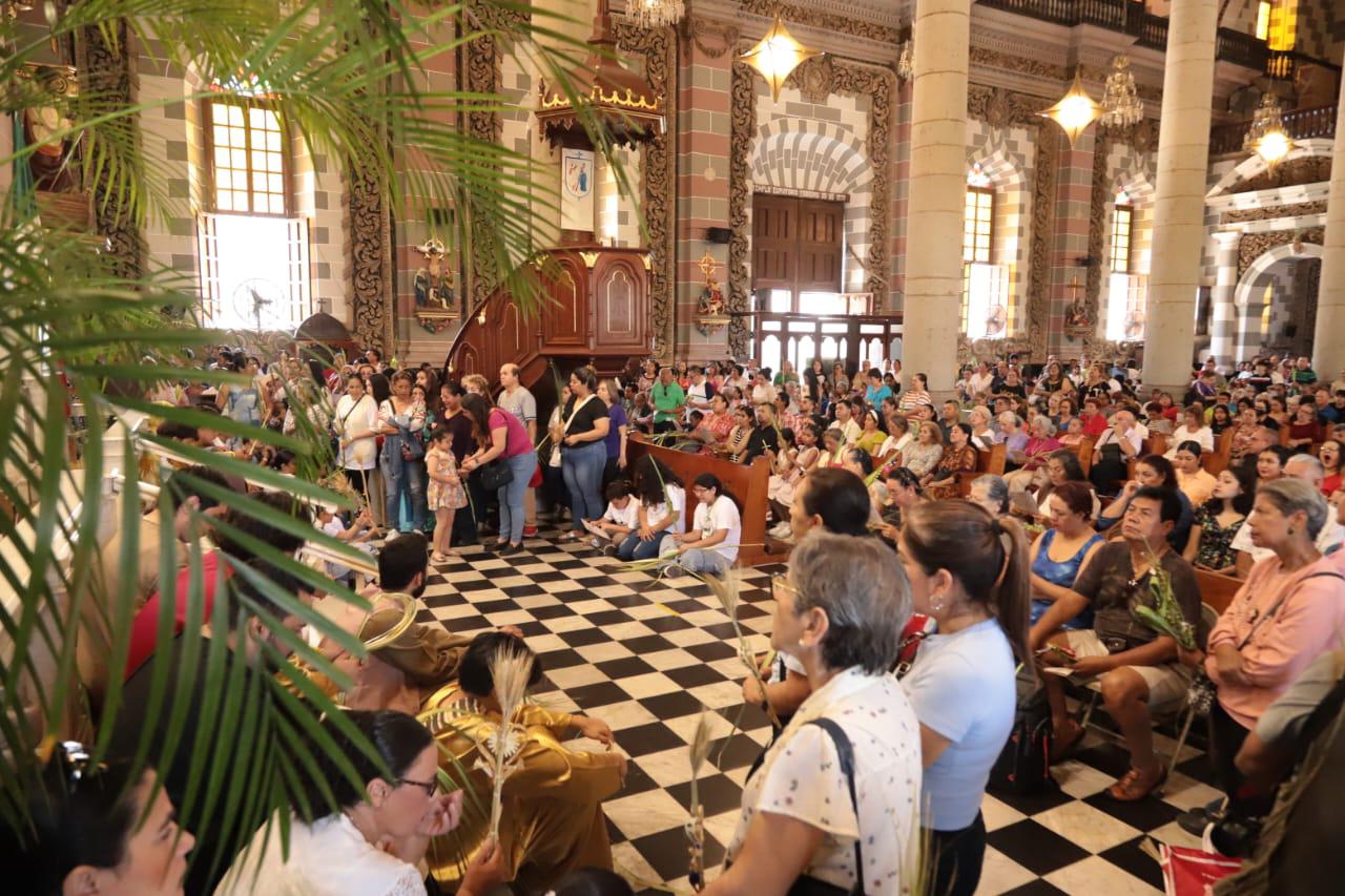 $!Jóvenes de Mazatlán representan la entrada triunfal de Jesús a Jerusalén