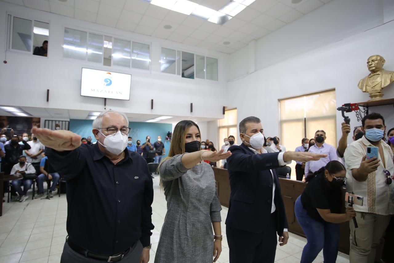 $!Llega a su fin la crisis política en el Cabildo de Mazatlán; ya hay Secretario, Tesorero y Oficial Mayor