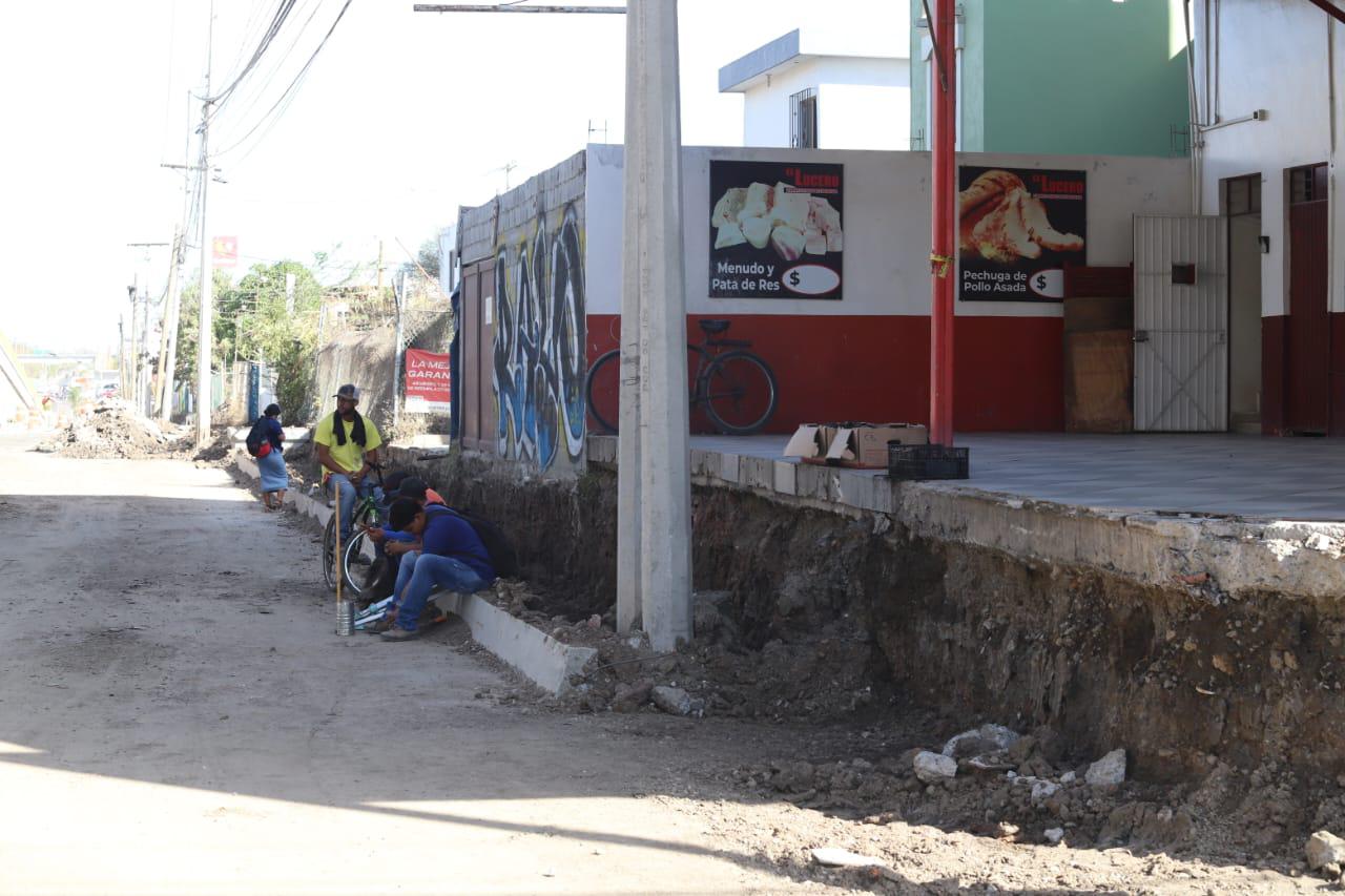 $!A 10 días de su apertura, laterales del puente del Libramiento Colosio siguen sin concluir