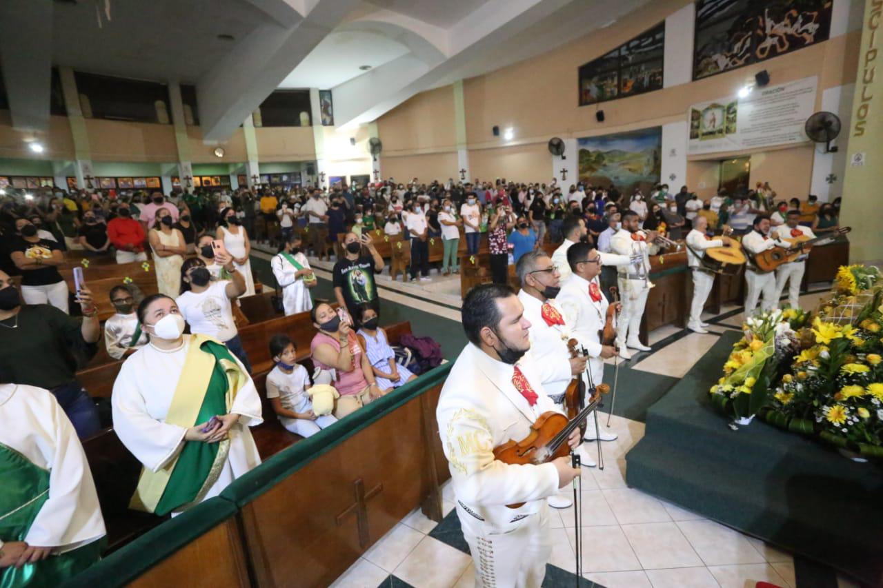 $!Cantan ‘Las mañanitas’ a San Judas Tadeo, en Mazatlán