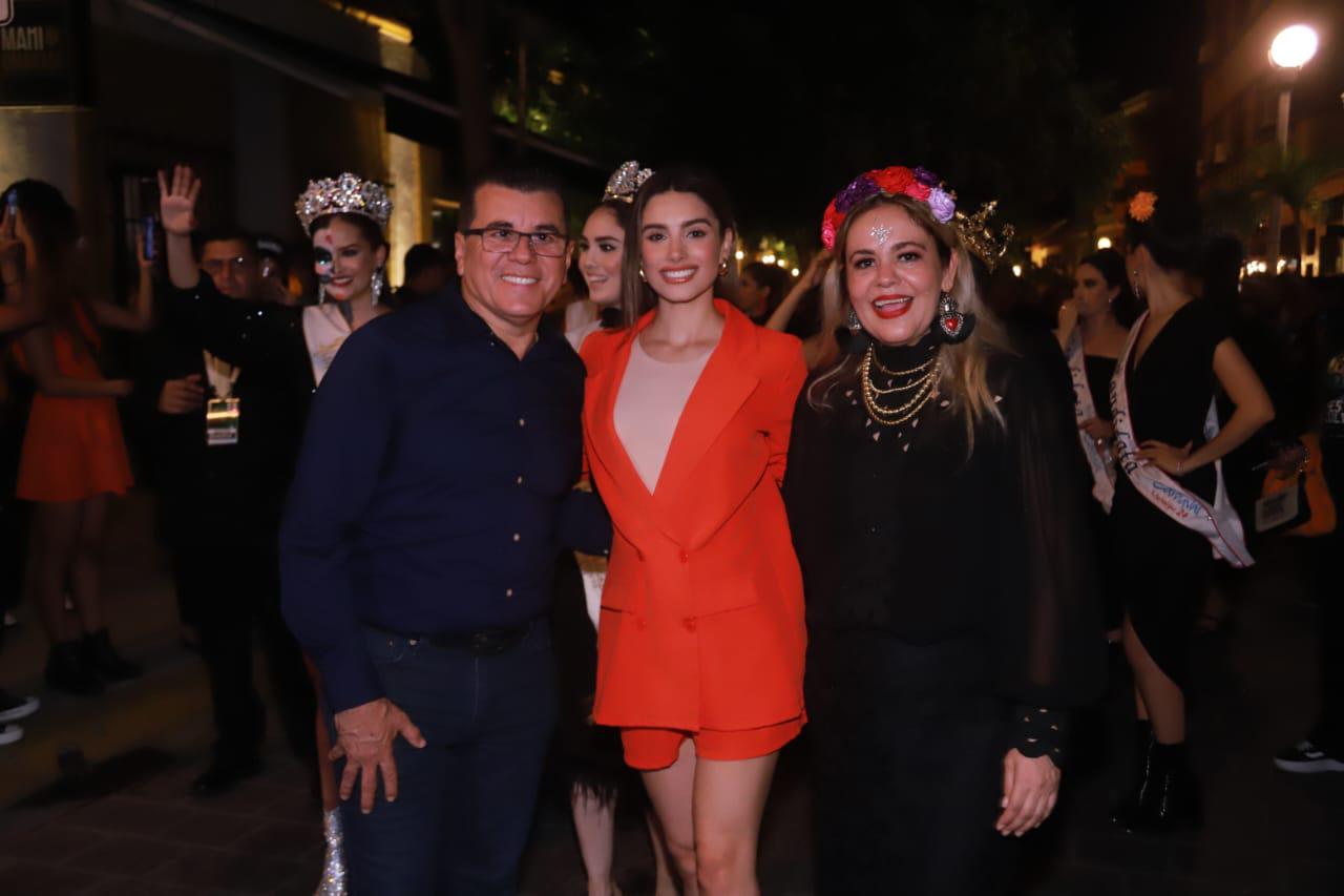 $!#Galería | Lucen coloridos personajes en callejoneada en el Centro Histórico de Mazatlán