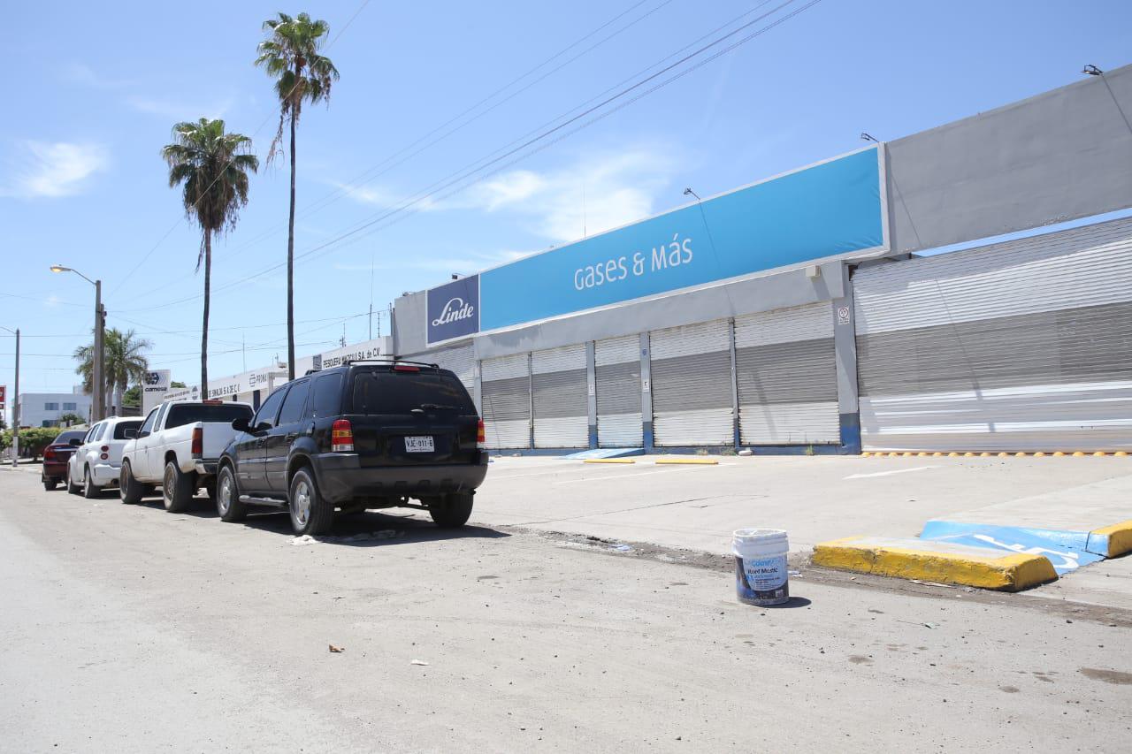 $!Van a rellenar tanques de oxígeno en Mazatlán, pero no alcanzan pese a que ya abren en domingo