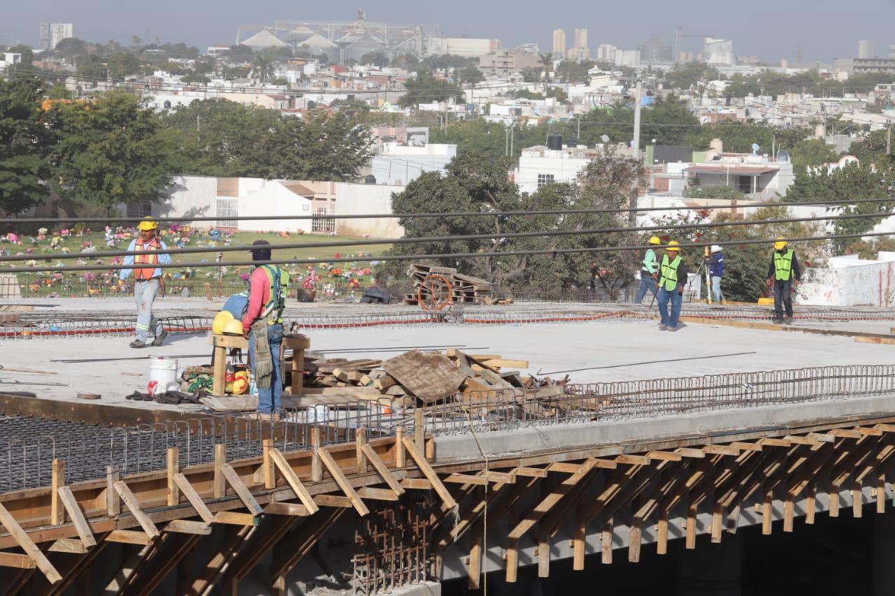 $!Cierran parcialmente cruce del Libramiento Colosio y Múnich por obra de puente en Mazatlán