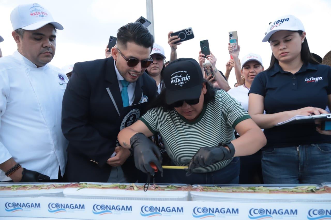 $!Mazatlán logra un nuevo Récord Guinness gastronómico con el sashimi más largo del mundo