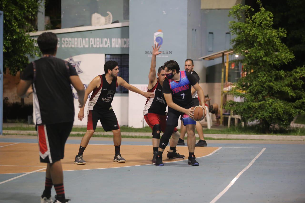 $!Bulls propina a Pefobas su primera embestida del torneo de Casa Hogar
