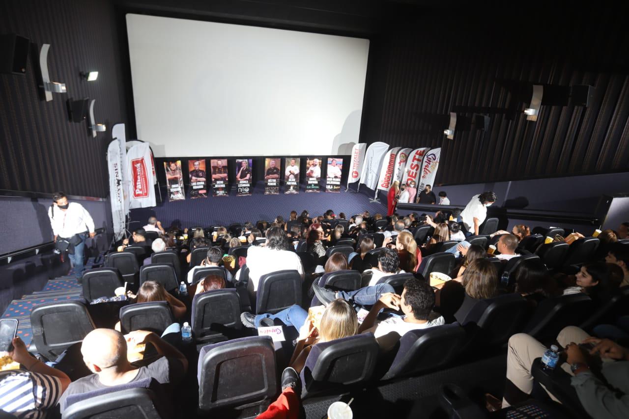 $!Gran asistencia se da en la premier de A qué sabe Sinaloa en Mazatlán.