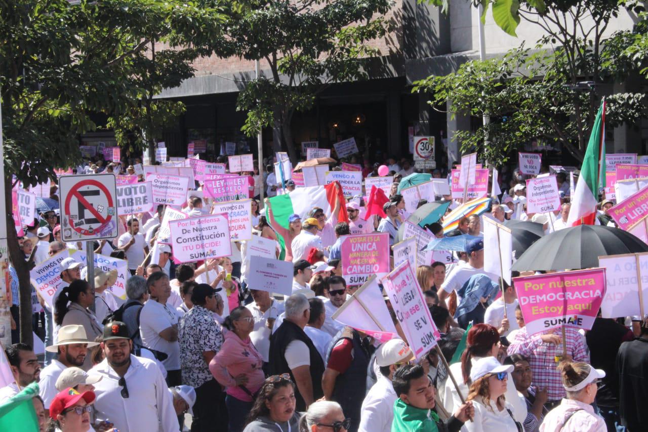 $!‘¡Mi voto no se vende, mi voto no se vende!’, gritan en defensa de la democracia