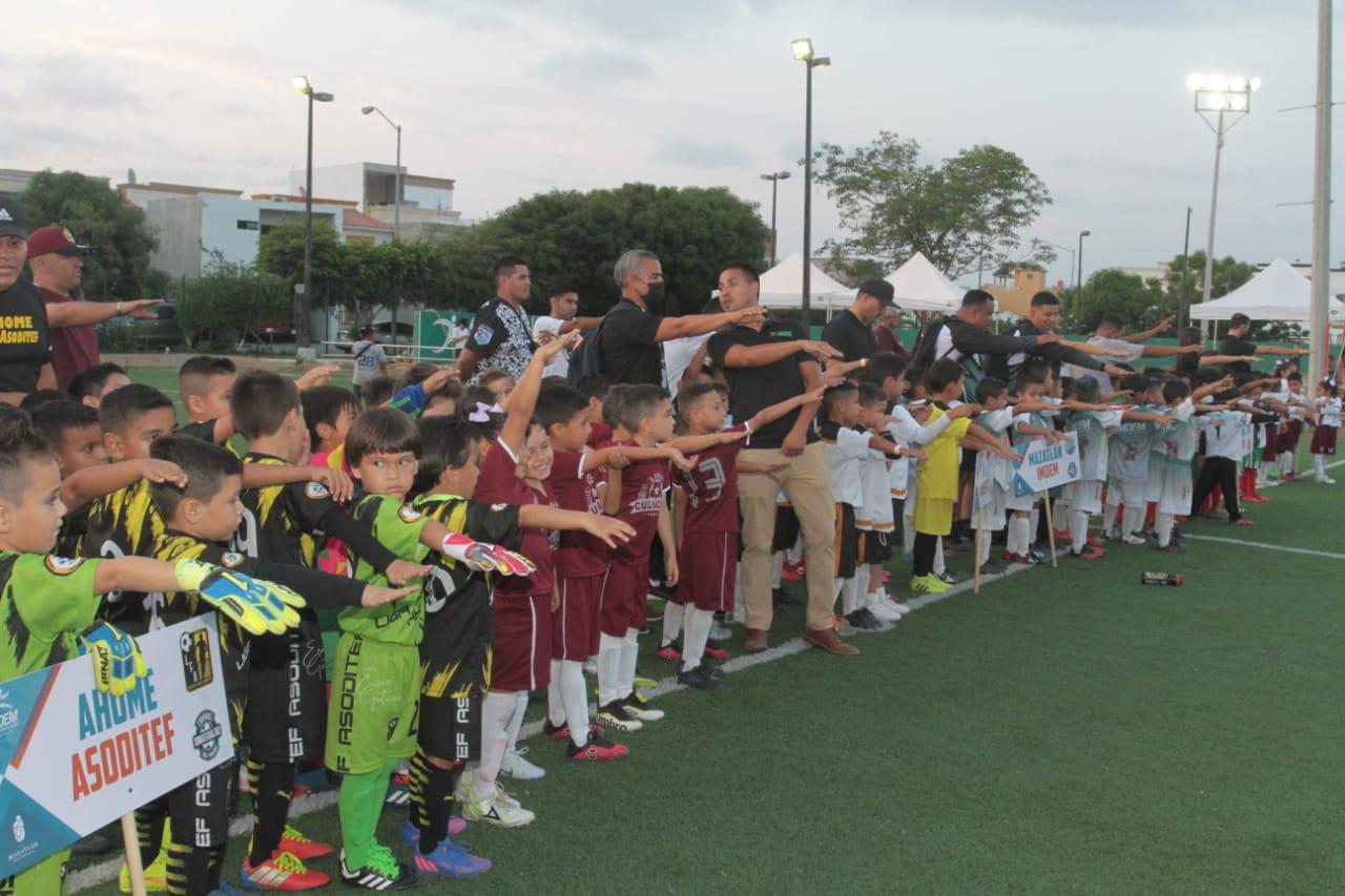 $!Inauguran en Mazatlán Campeonato Estatal de Futbol Chupones
