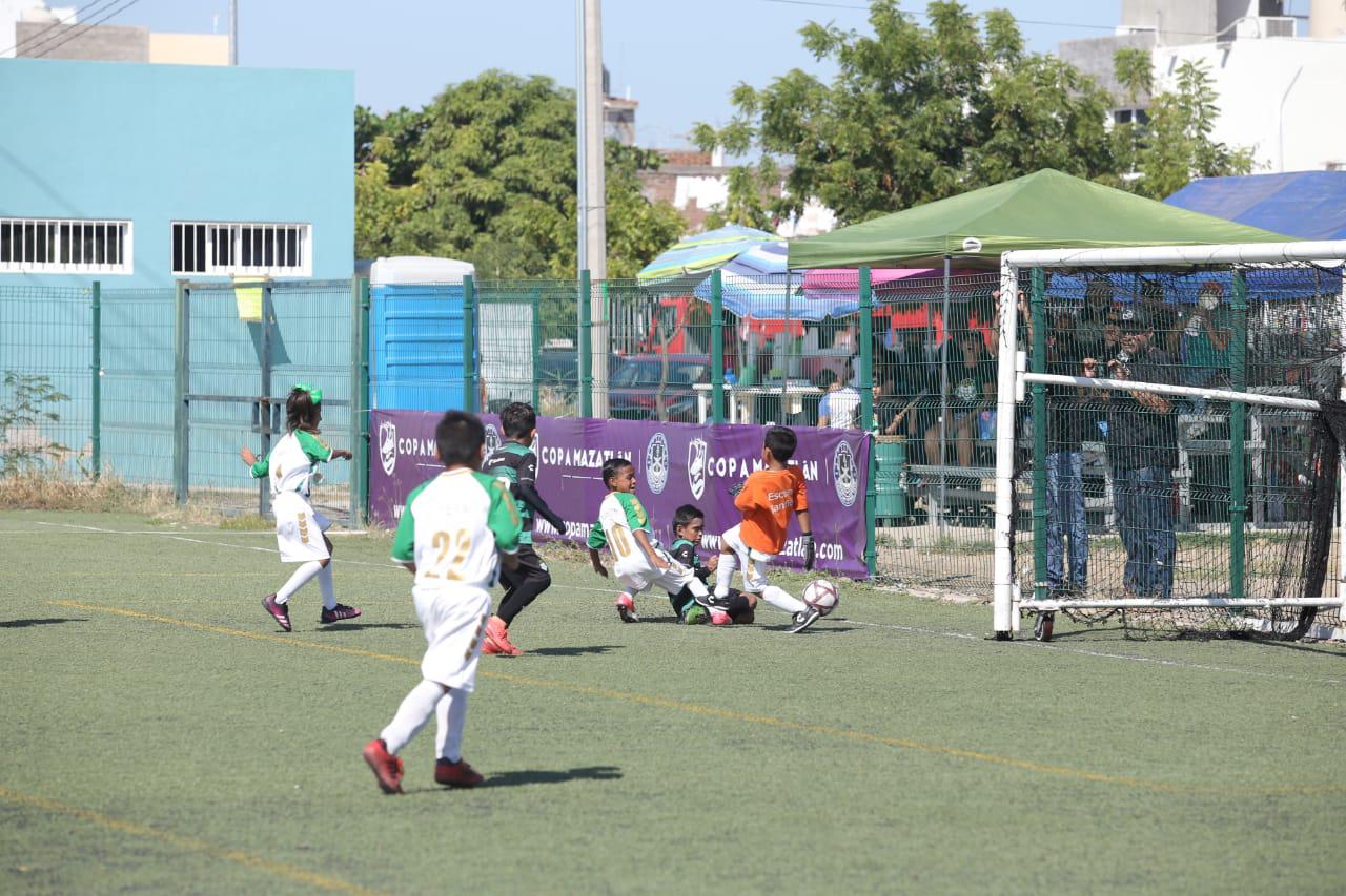 $!Academia Santos se encamina al título de la Copa Mazatlán