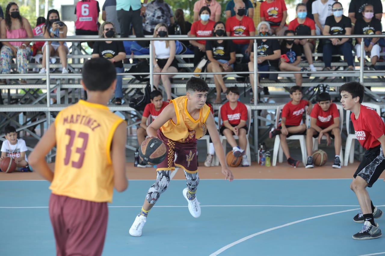 $!Sun Devils ‘quema’ a Jaguares en la Copa de Basquetbol Mazatlán