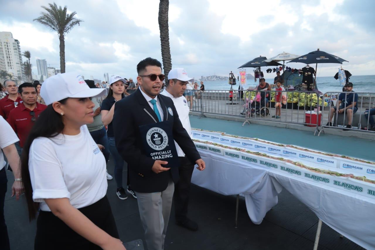 $!Mazatlán logra un nuevo Récord Guinness gastronómico con el sashimi más largo del mundo