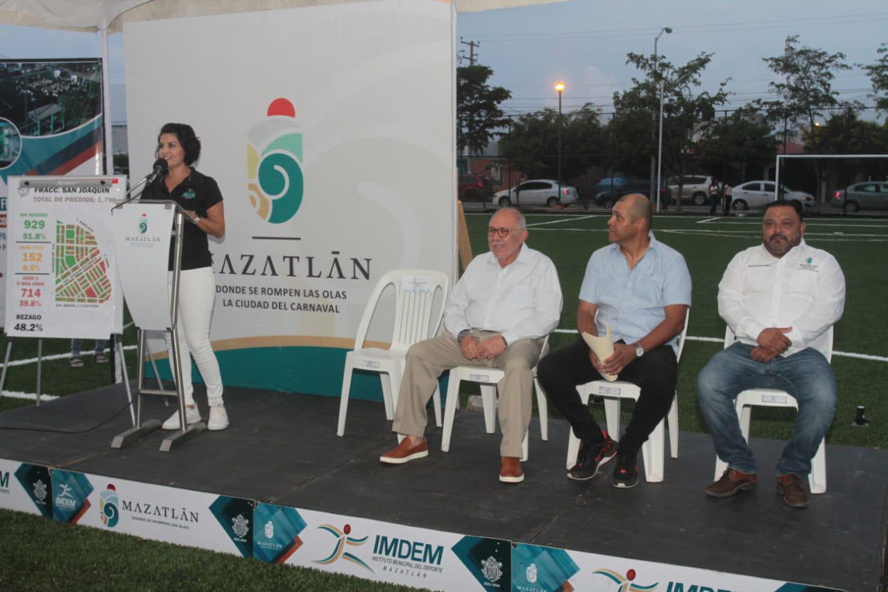 $!Inauguran campo de futbol en San Joaquín