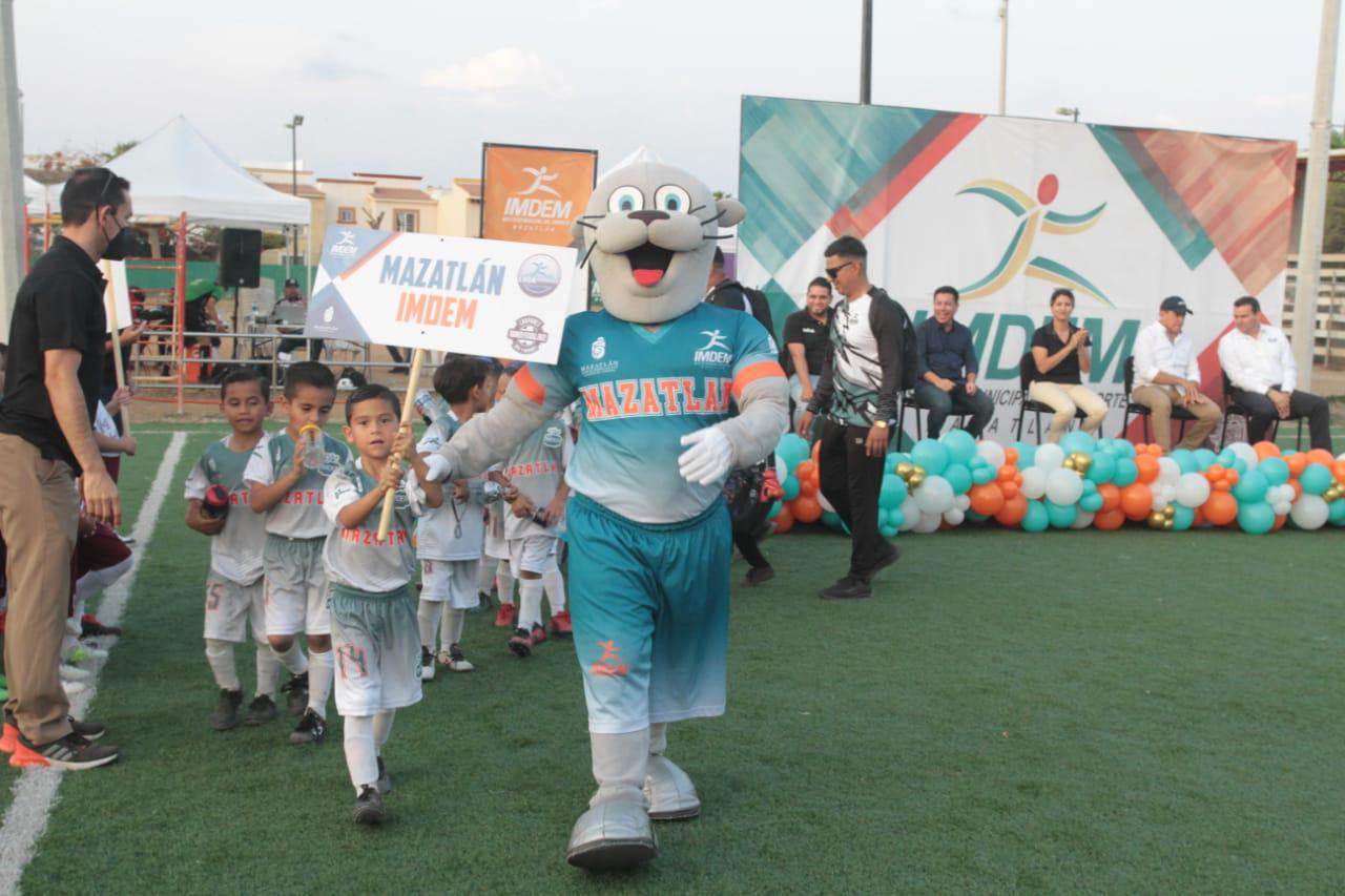 $!Inauguran en Mazatlán Campeonato Estatal de Futbol Chupones