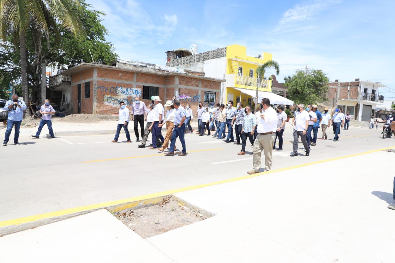 $!Inauguran otro malecón en Mazatlán, ahora a un costado del Estero del Infiernillo