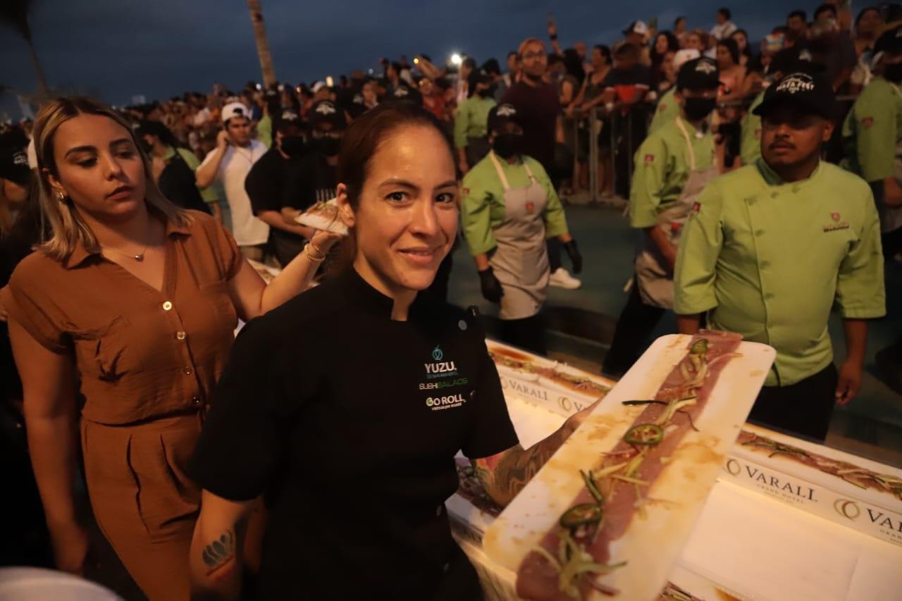 $!Mazatlán logra un nuevo Récord Guinness gastronómico con el sashimi más largo del mundo