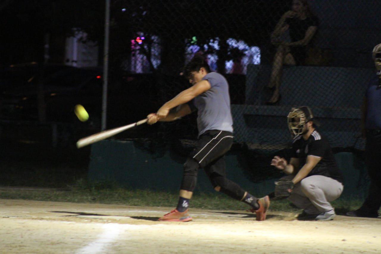 $!Compadres no cree en nadie en la Liga de Softbol Municipal