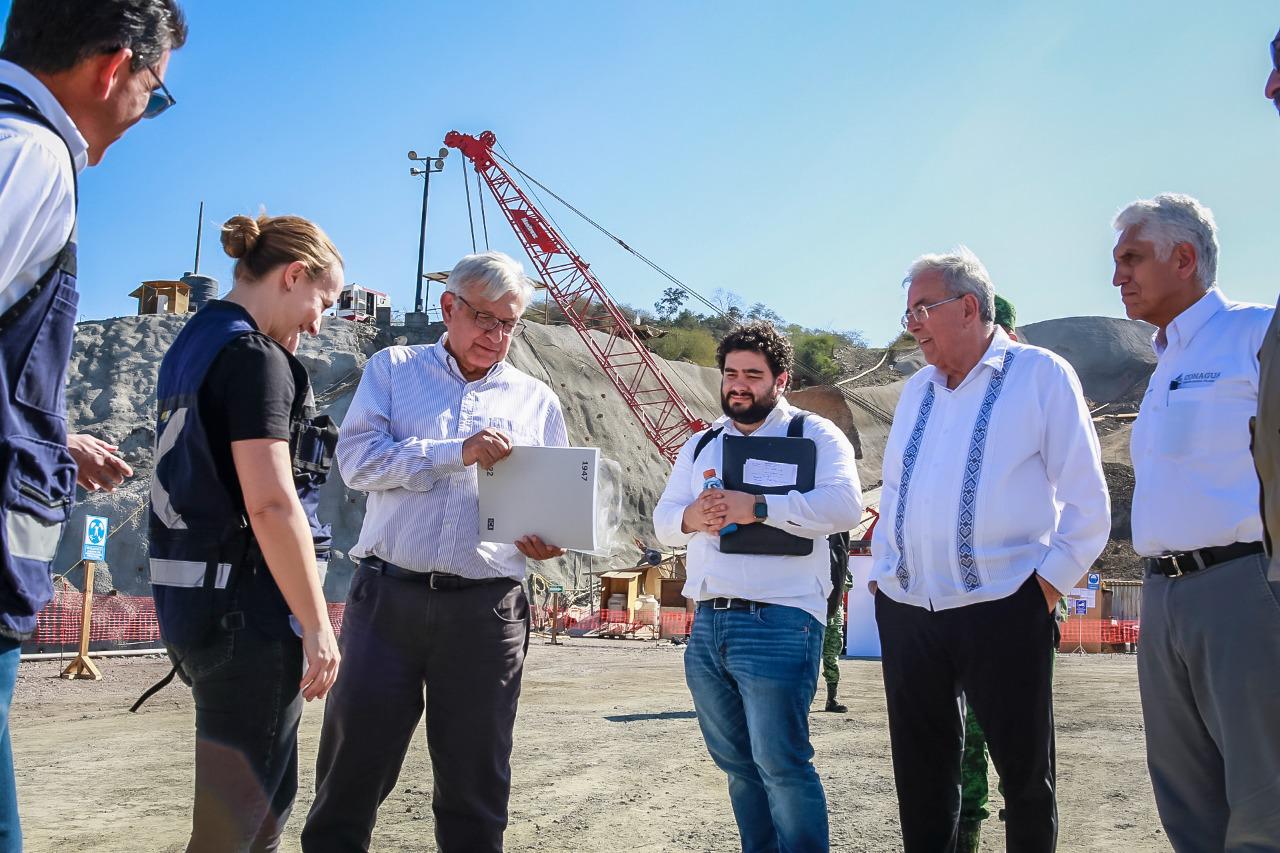 $!López Obrador supervisa los avances en la Presa Santa María