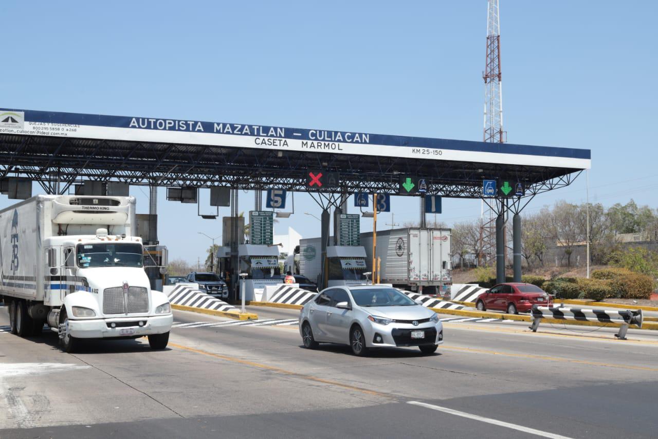 $!Autopista Mazatlán-Culiacán registra fuerte tráfico hacia el puerto